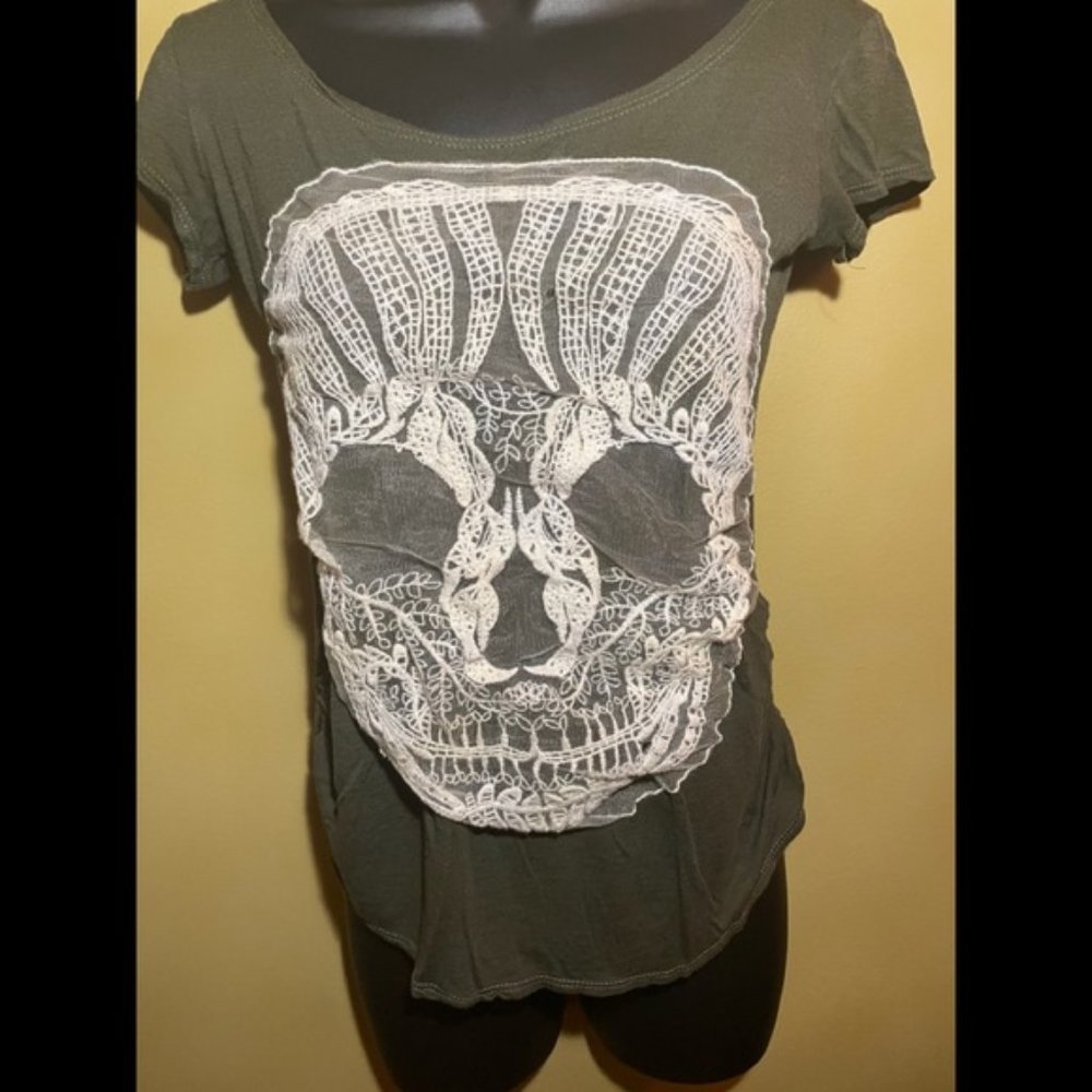 Jesse & J Lace Skull Top - size L